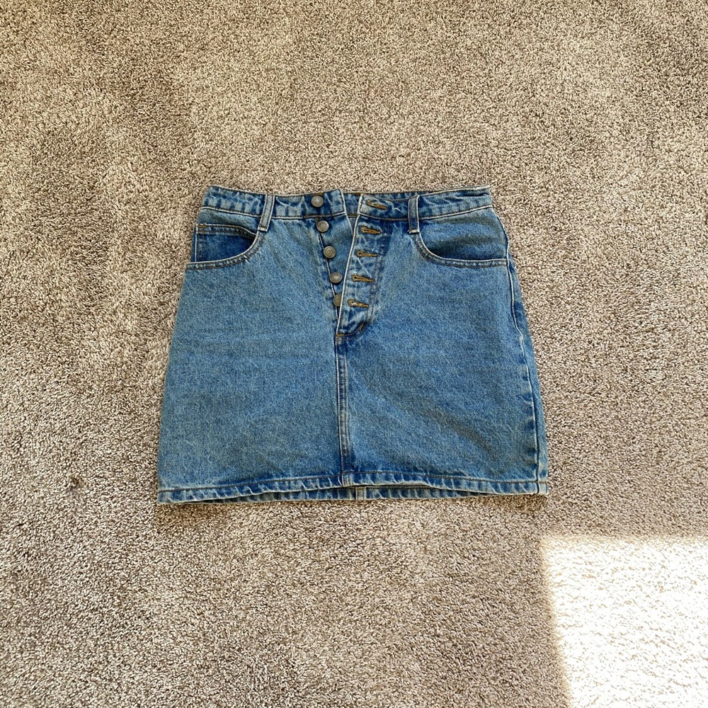 Light wash jean mini skirt